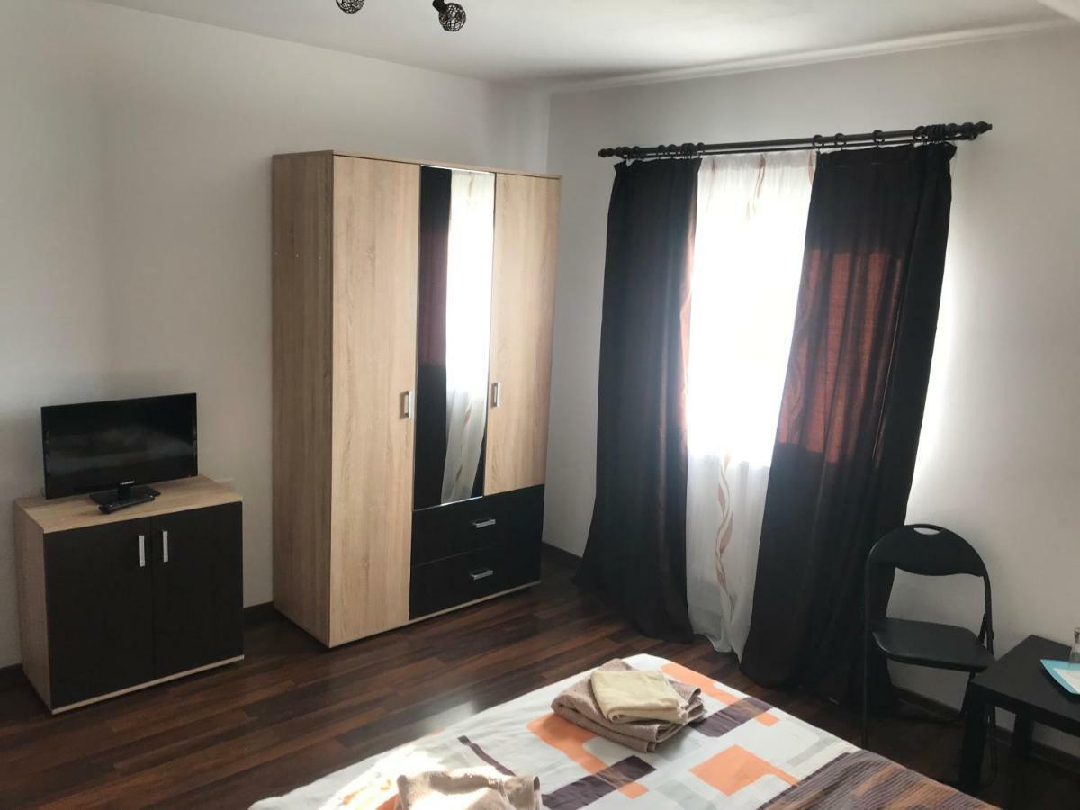 Casa De Vacanta Madalina Novaci-Străini Kültér fotó